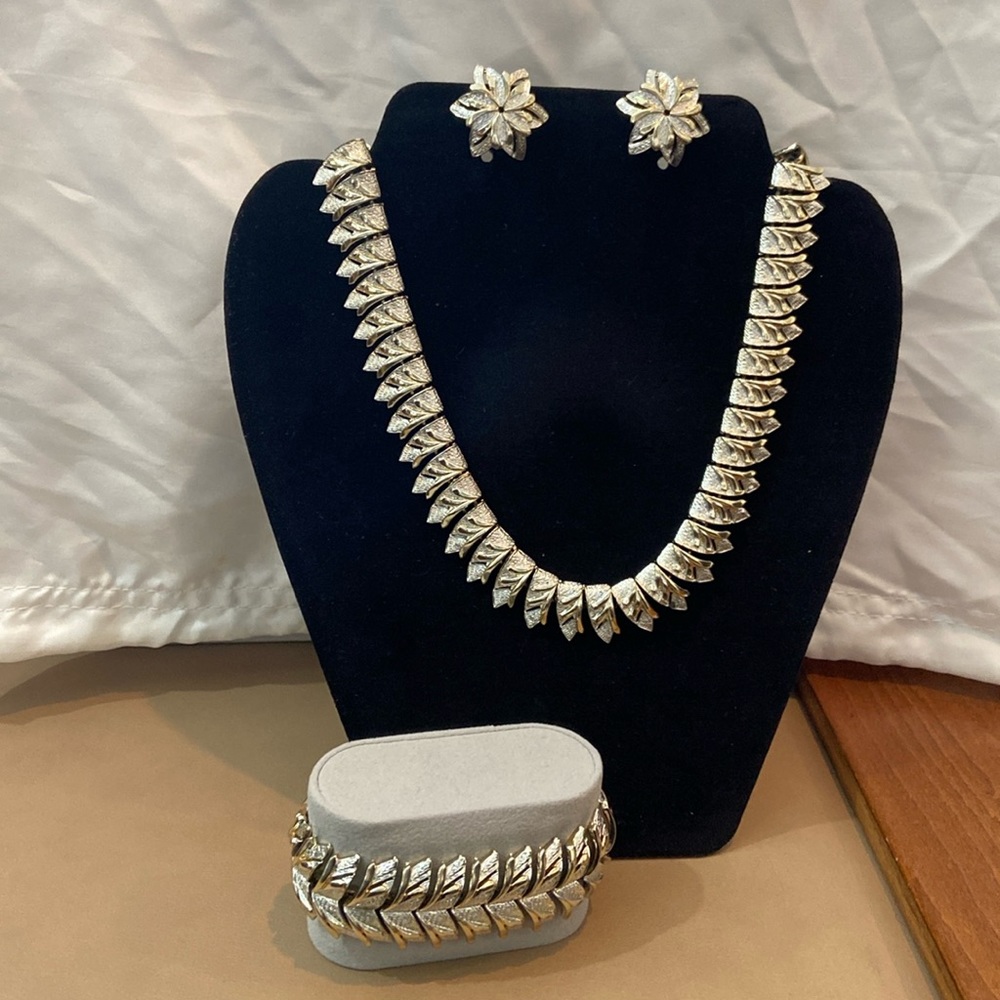 Coro semi-parure 1960s silver & gold tone necklace, clip earrings, bracelet.